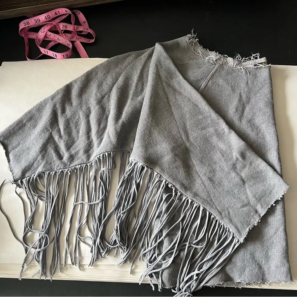 Hollywood Trading Company Gray Fringe Raw Hem Sweatshirt Large - Picture 12 of 12